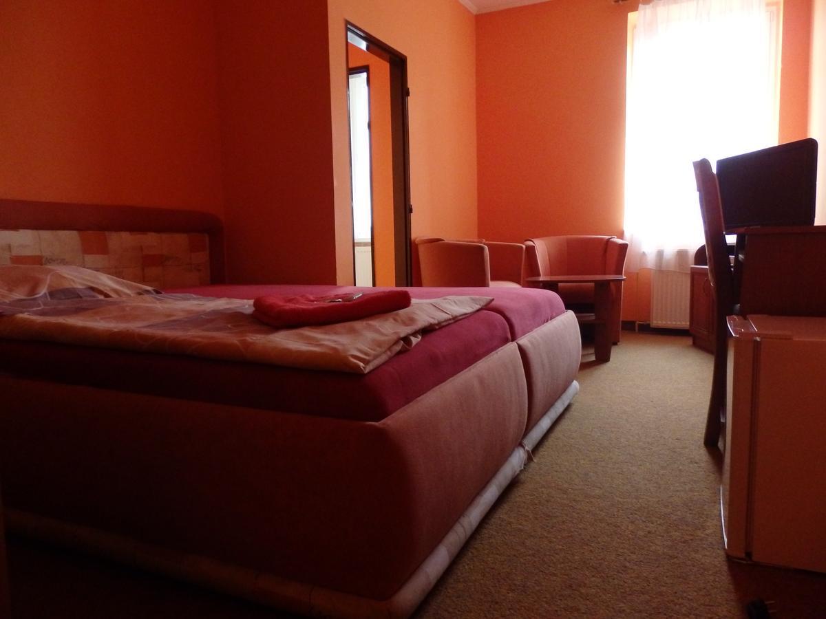 Hotel Zlaty Kriz Teplice Exterior photo